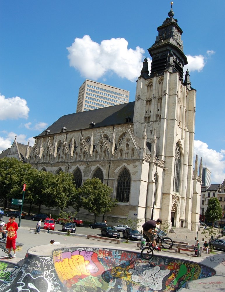 Kapellekerk, rechts van hostel Bruegel